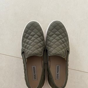 Size 8 green Steve Maddens